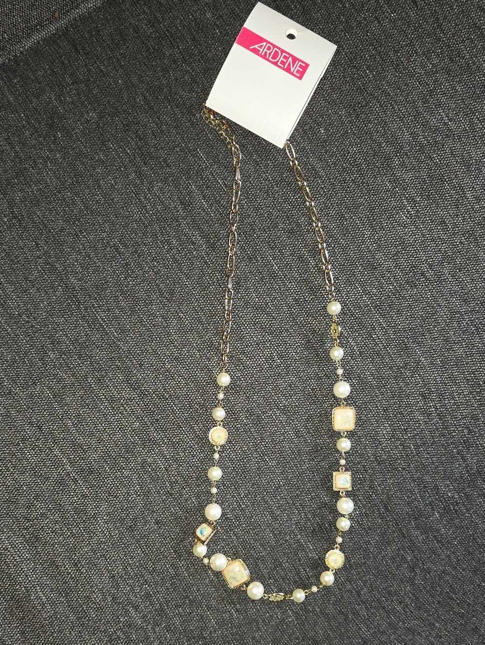 Vintage (2010's) Ardene Gold Tone Necklace with Cream Pearls and Crystal Accents